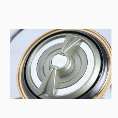 Mulinello Daiwa Emblem Surf Light 35 CW QD-P